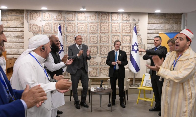 מנהיגים מוסלמים הרעיפו אהבה לעם ישראל בפגישה עם הנשיא הרצוג