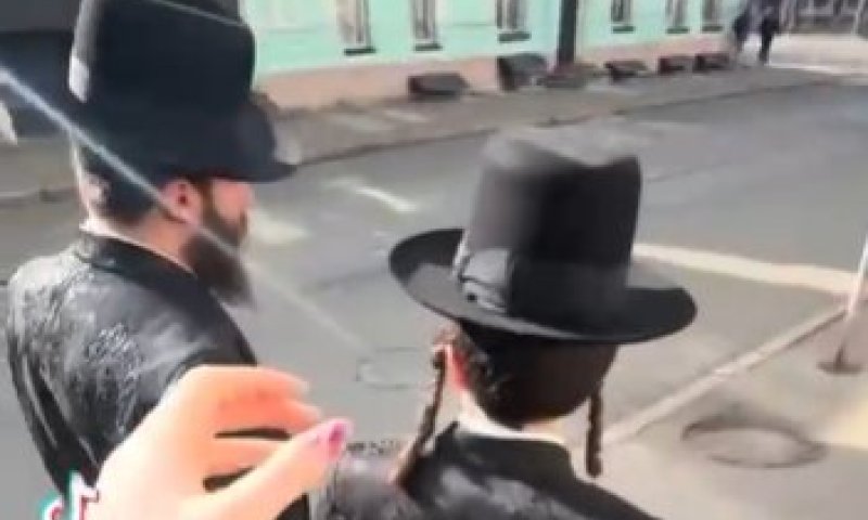 סרטון אנטישמי הפך ויראלי בטיקטוק; בן הרב התלונן &ndash; והתוקפות נעצרו