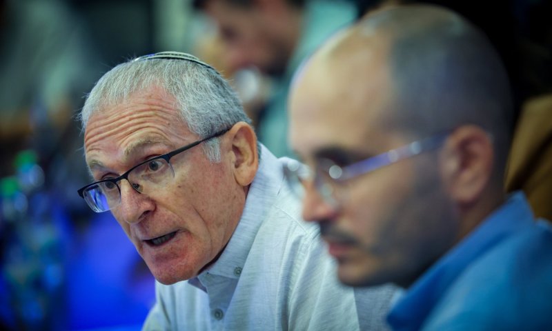 מומי למברגר: "ראוי שמשפט נתניהו יסתיים בהסדר טיעון"