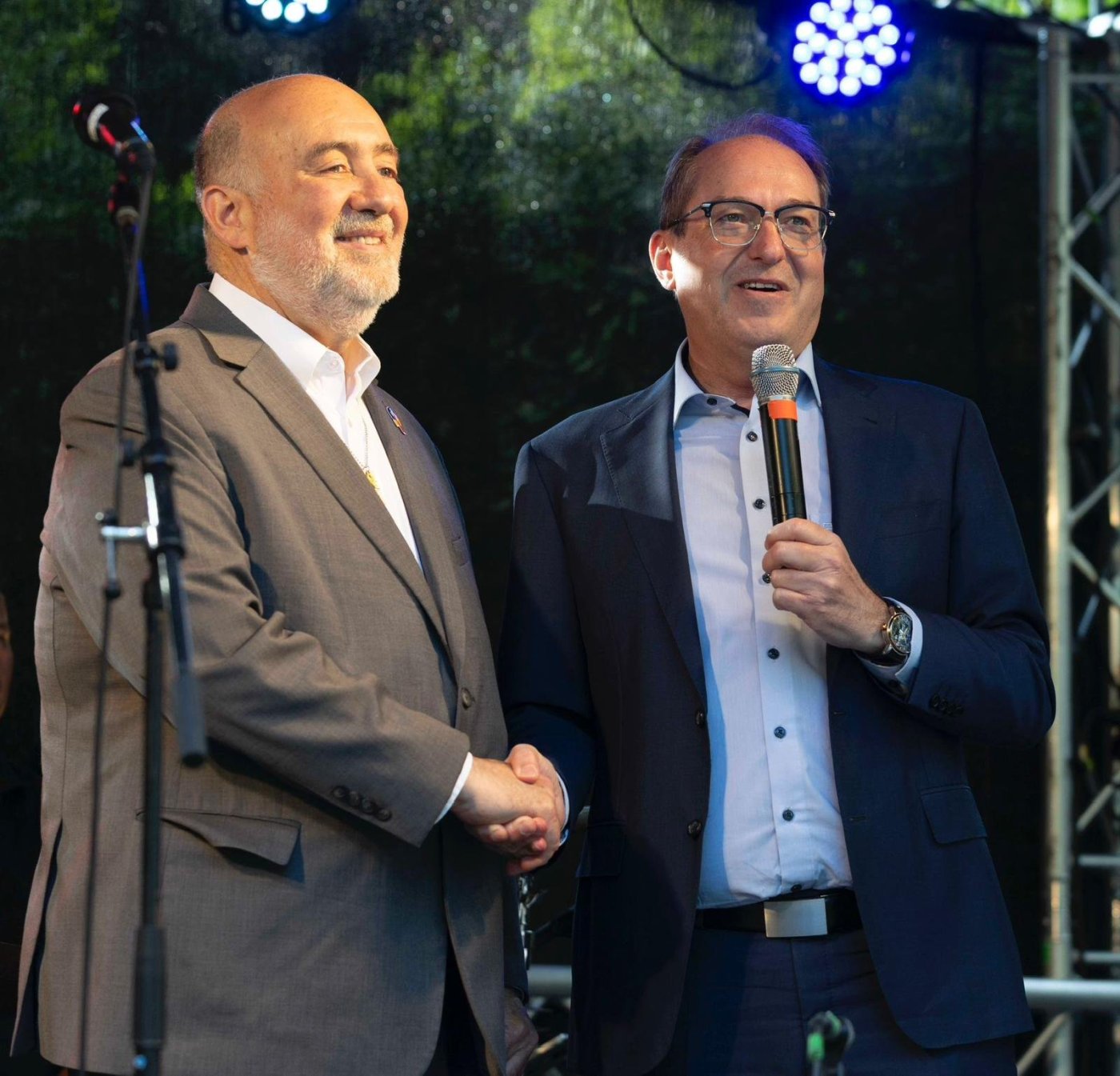 רותי צונז
