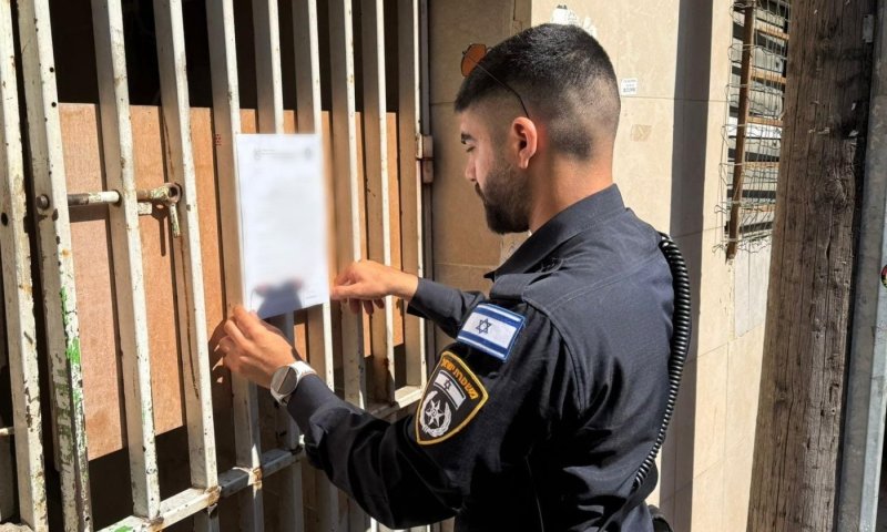המאבק בתופעת השוהים הבלתי חוקיים: מעל 100 בתי עסק נסגרו