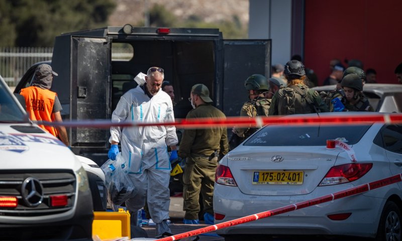 האזרחים שניטרלו את המחבלים משחזרים את הדרמה: "היו המון יריות"