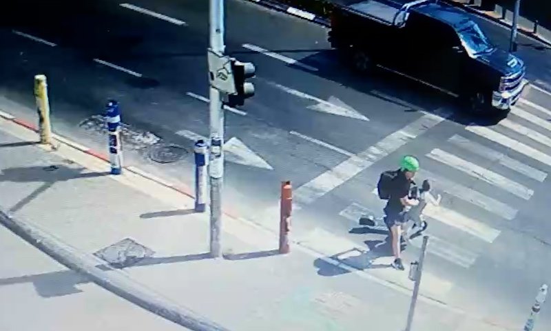 בני ברק: רוכב קורקינט פגע בילדה ונמלט