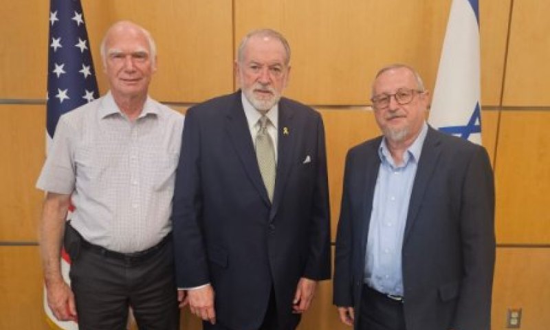 הורים שכולים לשגריר ארה"ב: אל תתנו לחמאס להישאר בשלטון