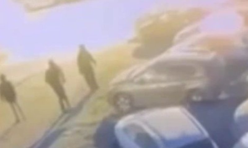 דרמה בבנימין: עשרות מכוניות פלסטיניות הוצתו, פינוי מאחז "צור הראל" נדחה ברגע האחרון