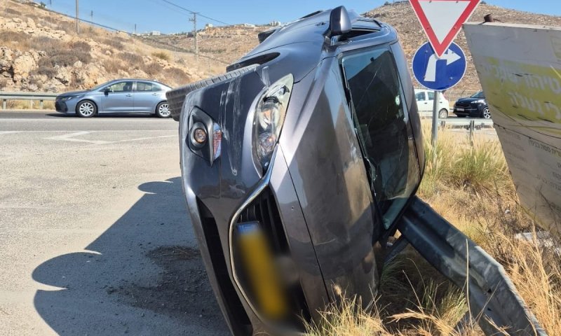 במרכז העיר החרדית: חוליית שודדי רכב התהפכה עם האוטו הגנוב