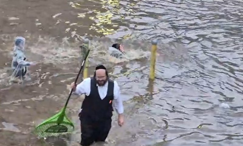 שיטפונות במונסי: הילדים החרדים הפכו את ההצפות לחוויה 