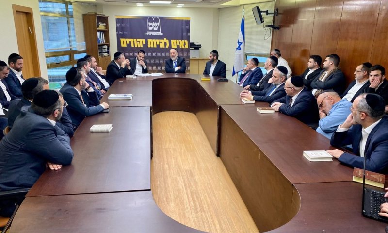 ארבל יתפטר מהממשלה, השרים שהפכו לחכי"ם והתייצבו במשכן