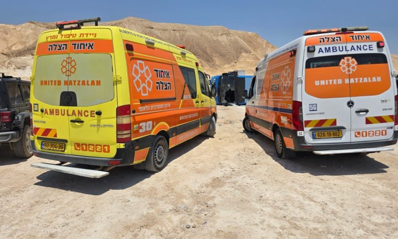עשרה נפצעו בהתהפכות אוטובוס באזור מעלה אדומים