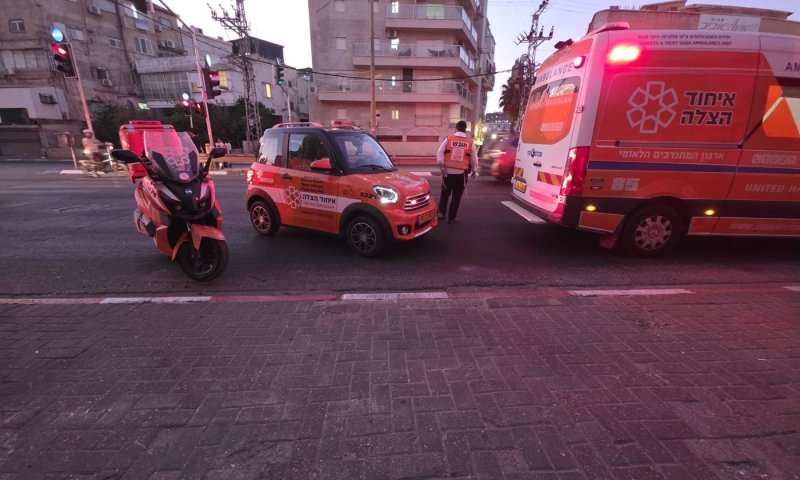 שתי ילדות חצו את הכביש בבני ברק ונפגעו מאופנוע