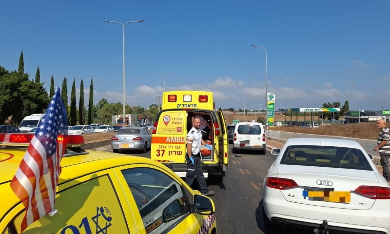 פיגוע דריסה סמוך לבית ליד, שמונה נפצעו | הרכב אותר, המחבל עדיין חופשי