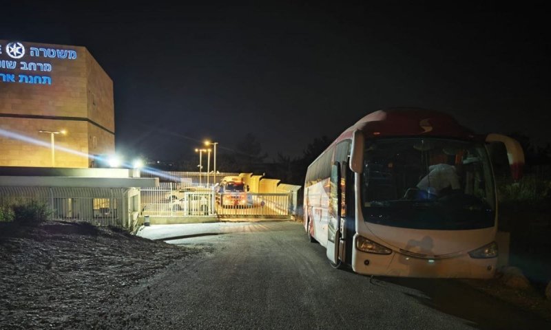 המשטרה השביתה את האוטובוס שהסיע עשרות חסידים לשכם
