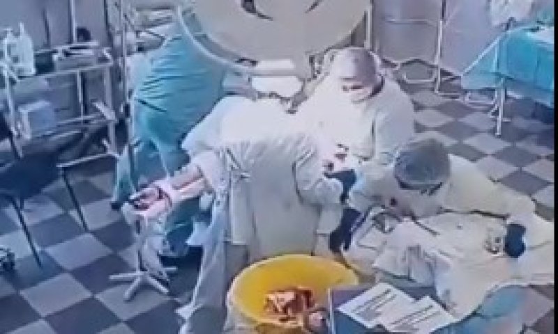 רוסיה: למרות רעידת האדמה צוות חדר הניתוח נותר ואחז במטופל