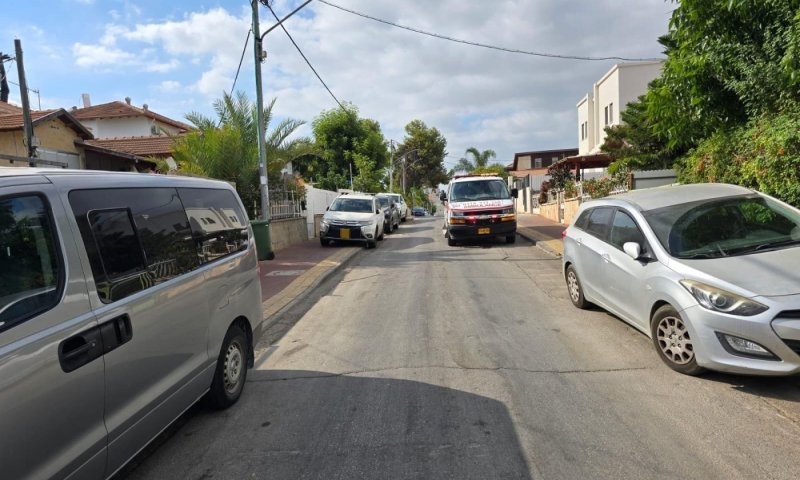 נס ברחובות: פעוט חולץ בשלום מרכב סגור לאחר ששהה בו במהלך הלילה
