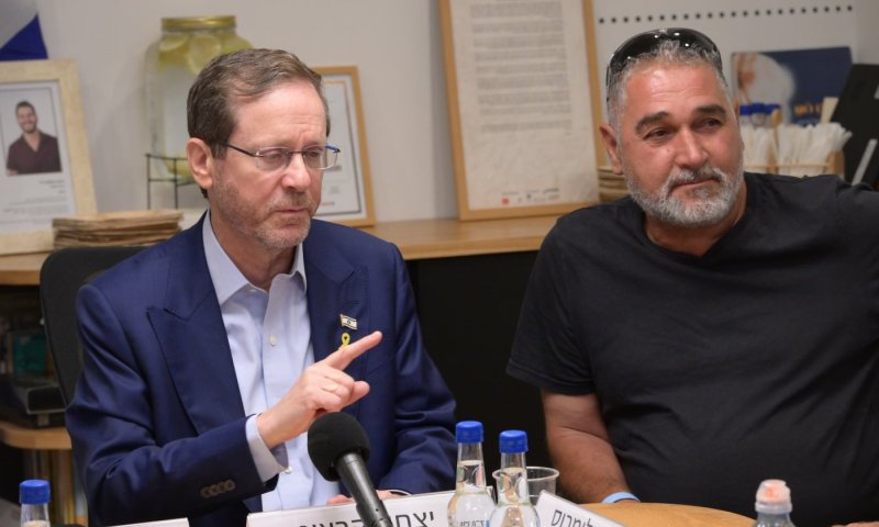 משלחת ישראלית יצאה לקהיר לקידום השבת החטוף האחרון