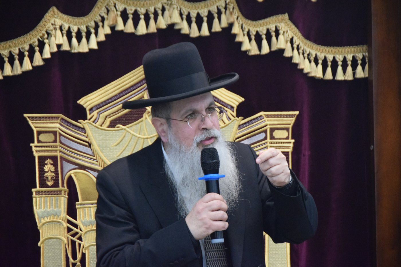 באדיבות המצלם