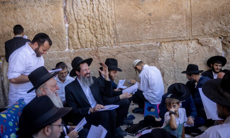 בציפייה לגאולה בקרוב: עם ישראל מתאבל על חורבן בתי המקדש