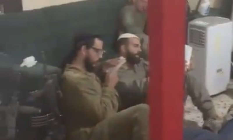 לוחמי צה"ל בקריאת מגילת איכה ברצועת עזה 