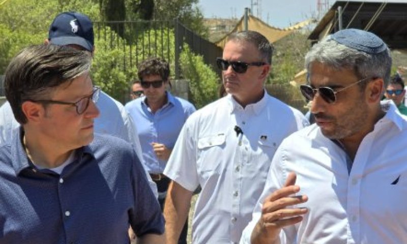 לקראת ריבונות: יו"ר בית הנבחרים מייק ג'ונסון ביקר באריאל בירת השומרון