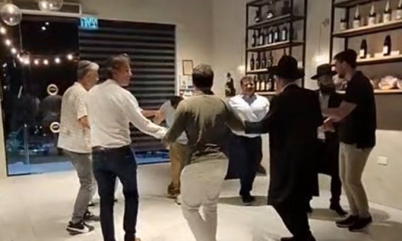 ענבי הגפן: שורדי השבי סשה טרופנוב וספיר כהן חגגו 'ווארט' נרגש