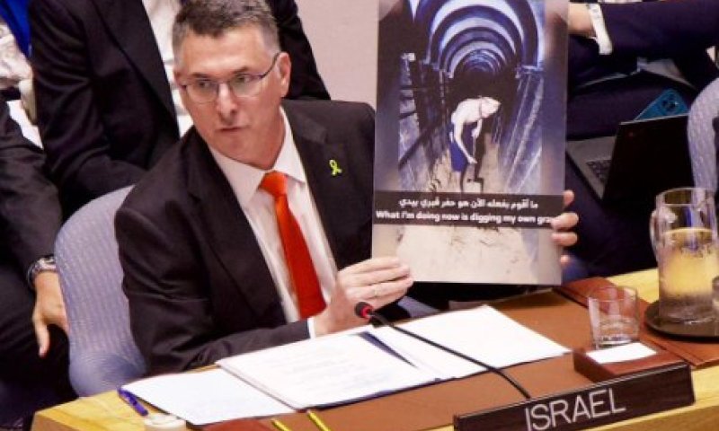 "צביעות מזעזעת": שר החוץ סער מאשים את מזכ"ל האו"ם והניו יורק טיימס בהתעלמות מהחטופים המורעבים