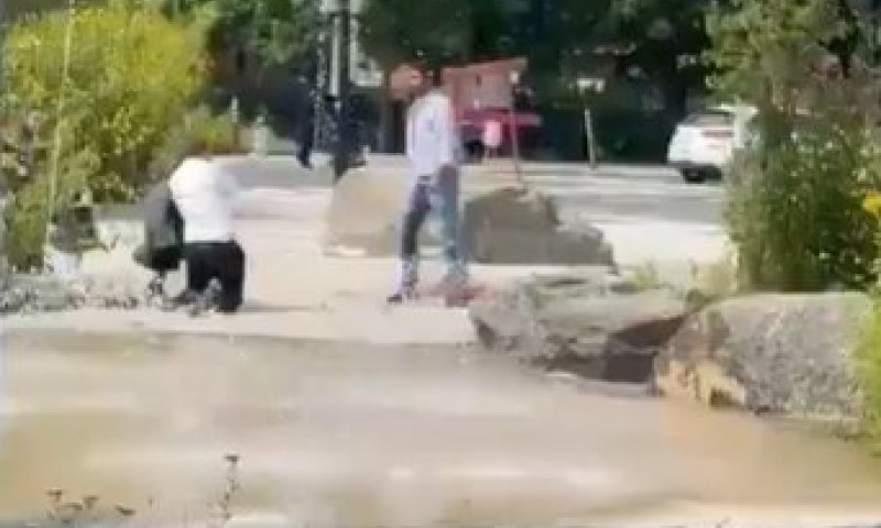 תיעוד מזעזע מקנדה: חרדי הותקף קשות לעיני בתו הקטנה