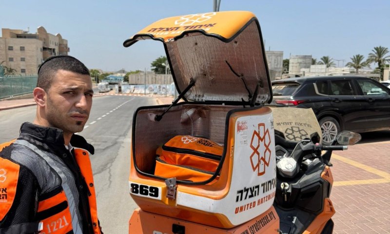 קורות עץ נפלו על ילד חרדי בנתיבות - מצבו קשה