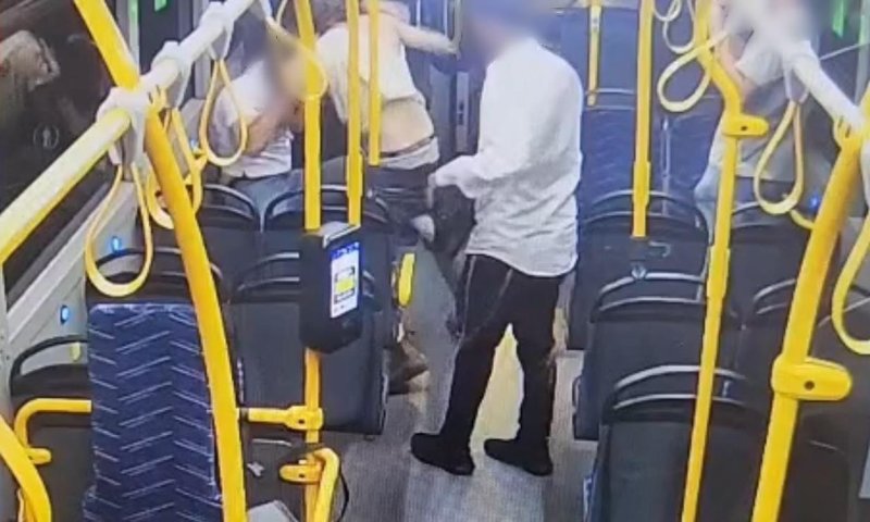 נהג אוטובוס הותקף באלימות בירושלים, נוסע חרדי ניסה להפריד