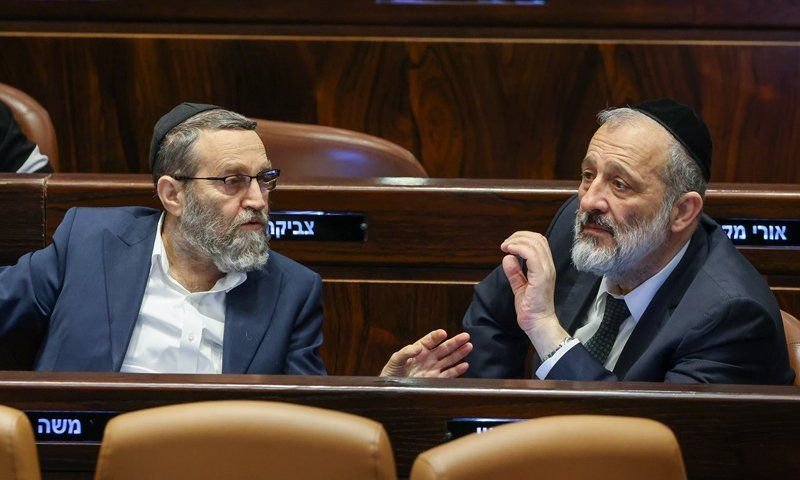 הציבור החרדי הופקר ונותר מאחור: דרעי וגפני עסוקים בעצמם