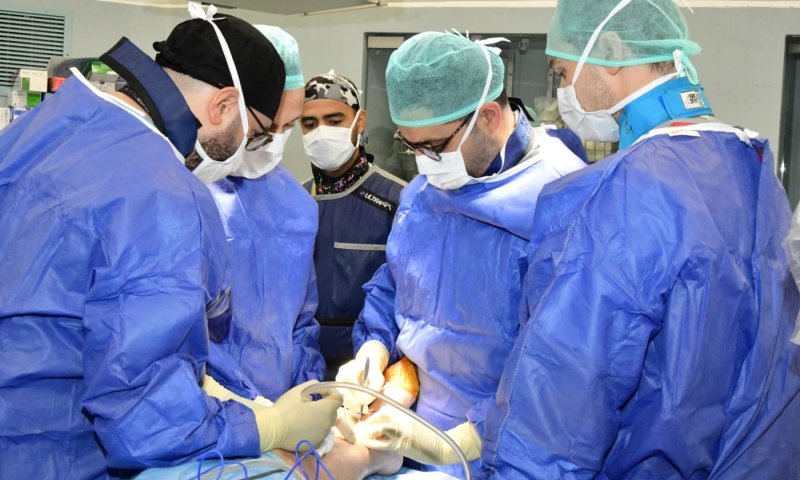 שימוש במשתל מיוחד: ניתוח חדשני להחלפת מפרק הקרסול