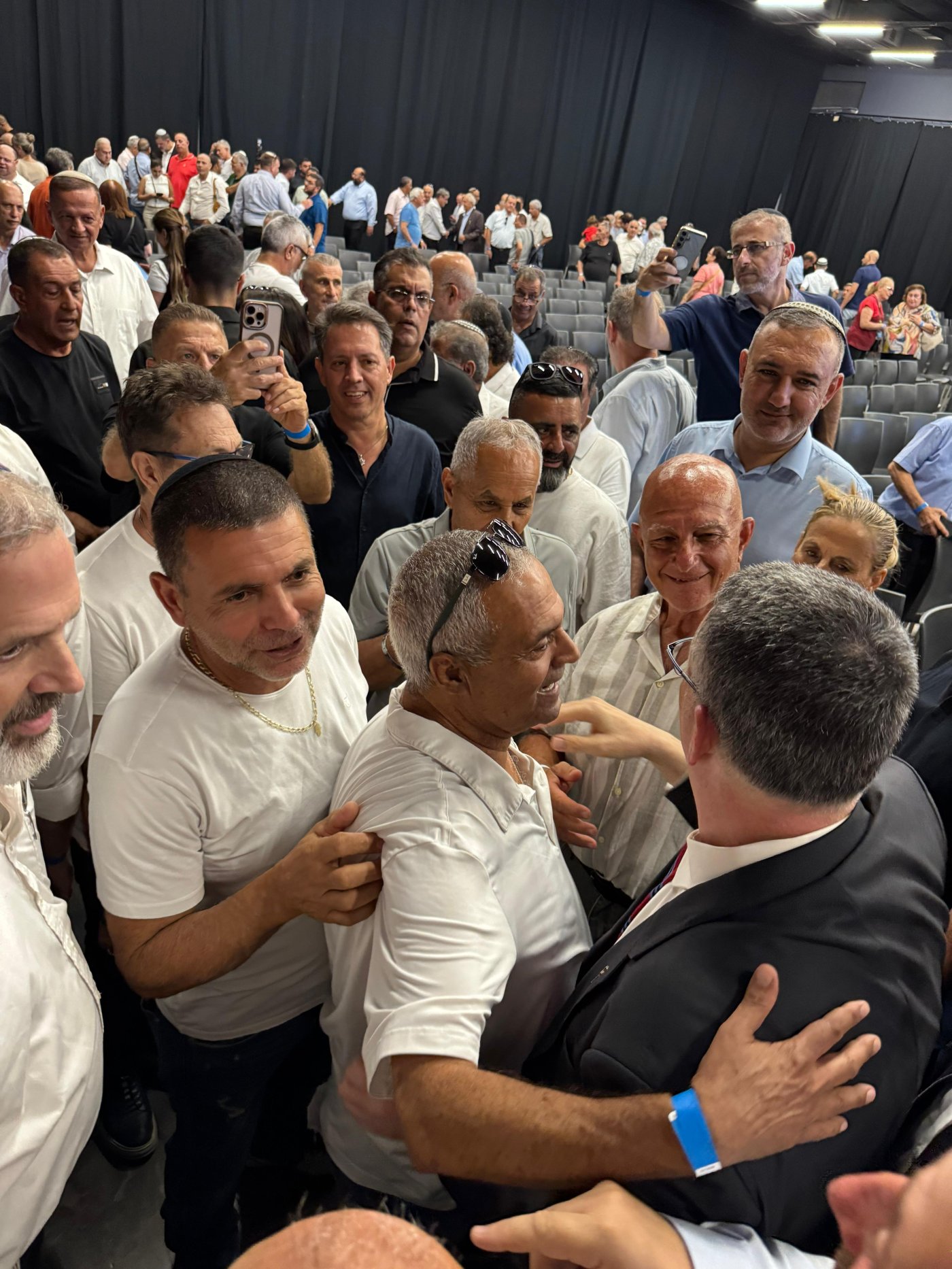 באדיבות המצלם