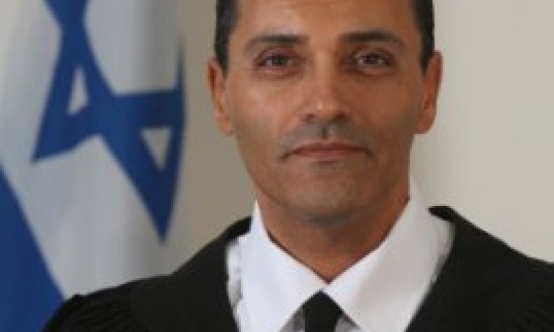 יריב לוין פועל לקדם את השופט מנחם מזרחי למחוזי