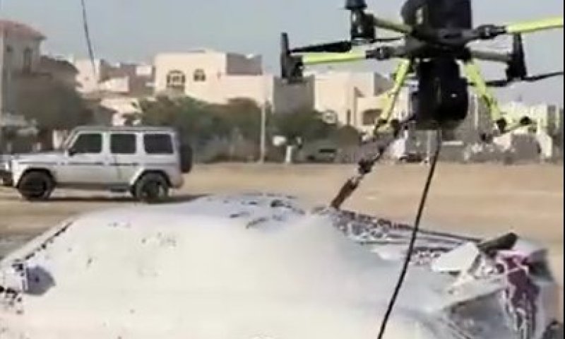 כבר לא צריך מכונה: שטיפת רכבים באמצעות רחפן