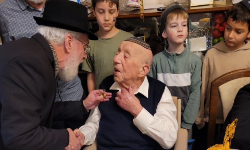 עוד ינובון בשיבה: הישיש חגג יום הולדת 105 | תיעוד