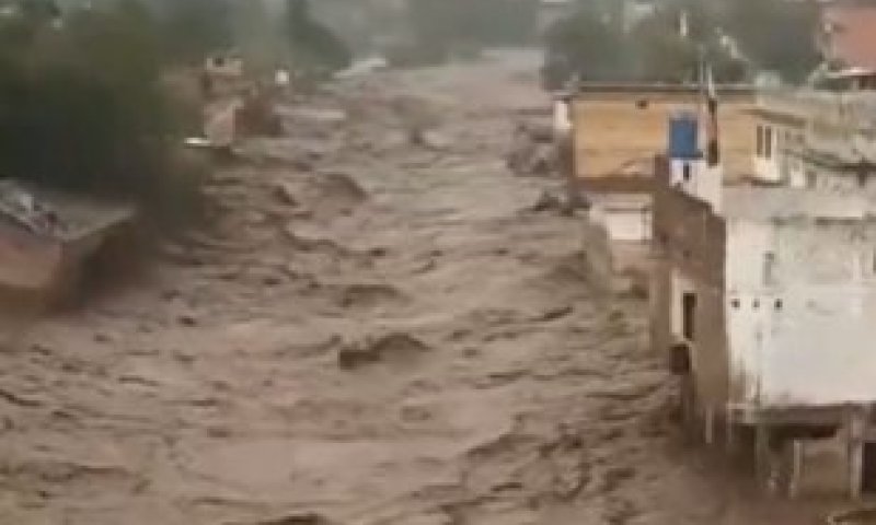שיטפונות החריבו כפרים בפקיסטן וגרמו למאות הרוגים 