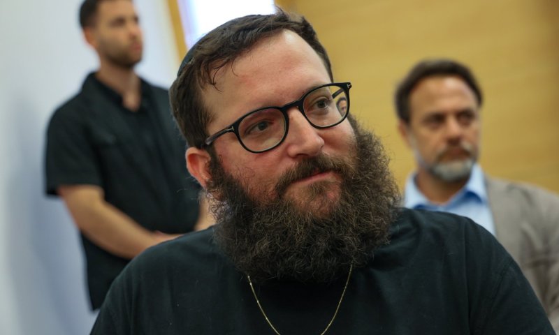 יונתן אוריך מאשים: ה"תנועה לאיכות השלטון" מפעילה לחץ פסול על השופט מזרחי