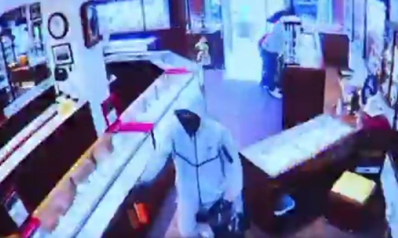 שדדו 2 מיליון דולר בחנות תכשיטים בסיאטל תוך 90 שניות בלבד!