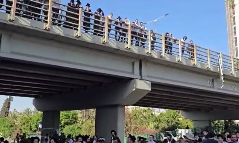 הפגנת הפלג הירושלמי בבני ברק: חסימות בכביש 4 ועימותים עם המשטרה