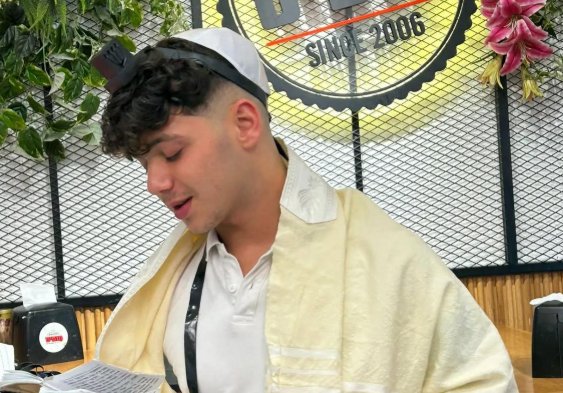 באדיבות המצלם