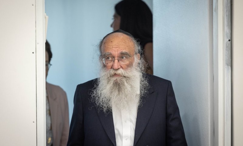 מרדכי קרליץ, יועצו של נתניהו לענייני גיוס, נפגש עם ביסמוט לדיון בחוק