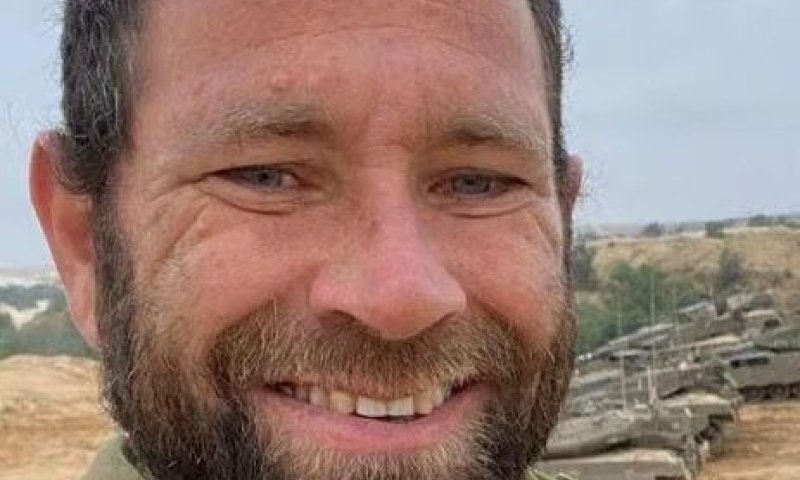 הלוחם יזם הכנסת ספר תורה - אלמנתו ממשיכה