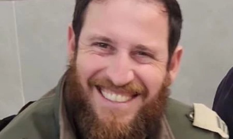 אלמנתו הרב שנפל בלבנון, התארסה עם מנהל במוסד החינוכי שבו עבד בעלה