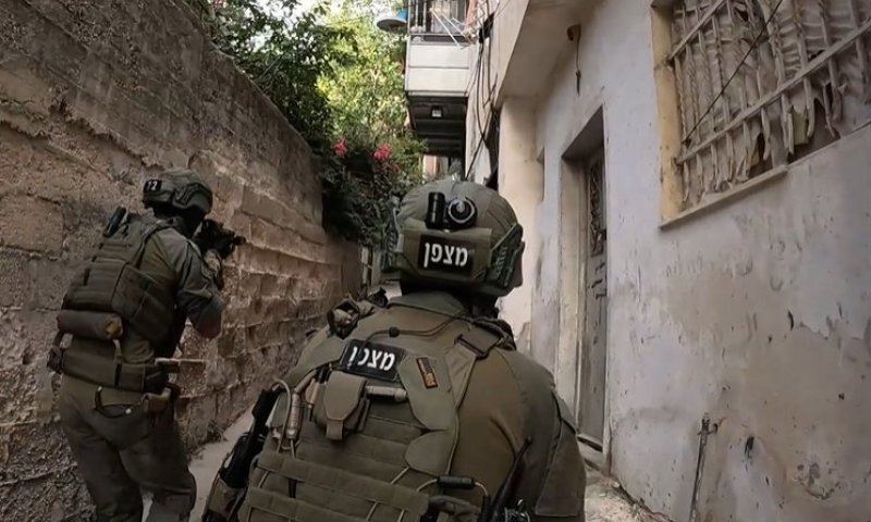 תיעוד: שני פעילי טרור נעצרים בלב רמאללה בדרכם לבצע פיגוע