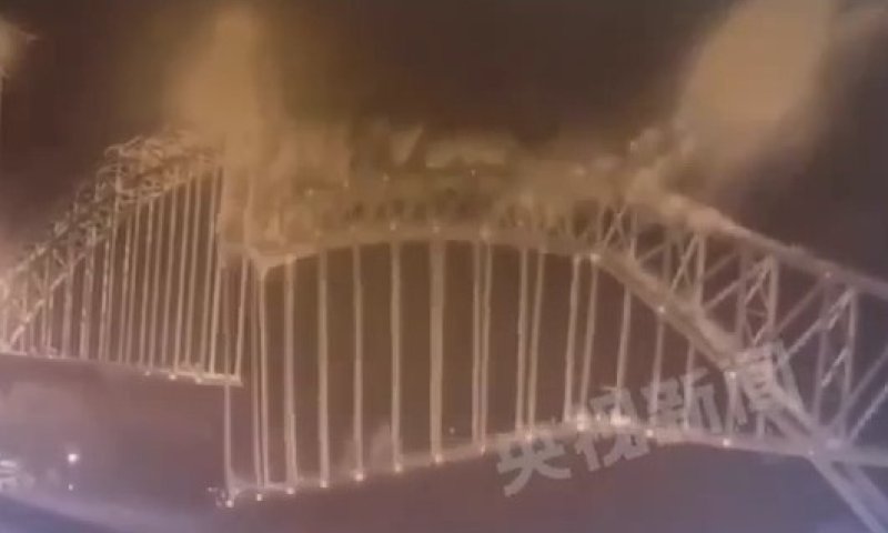 אסון בסין: 12 הרוגים ו-4 נעדרים בקריסת גשר