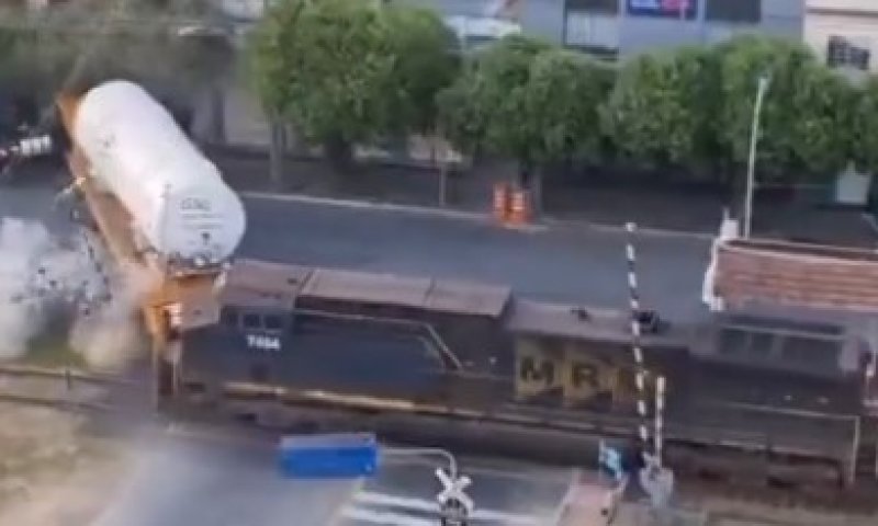 ברזיל: רכבת התנגשה במשאית דלק | תיעוד