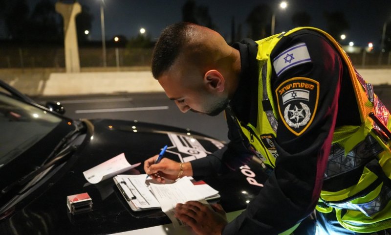 אכיפה נחושה: נהגים במהירות מופרזת, עקיפות מסוכנות ומרדף אווירי | תיעוד