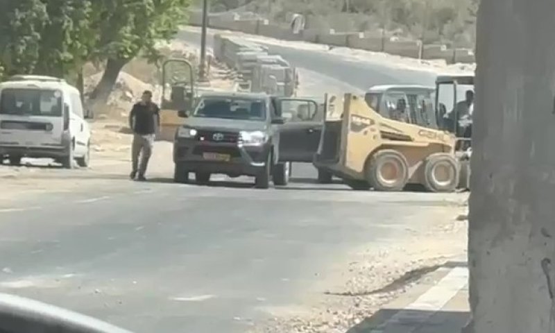 תושב ג'נין: שוהה בלתי חוקי נתפס נוהג בבובקאט | צפו בתיעוד