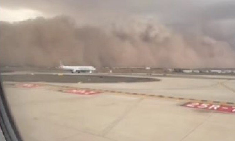 סופת חול כבדה באריזונה: המטוסים ממהרים להמריא 