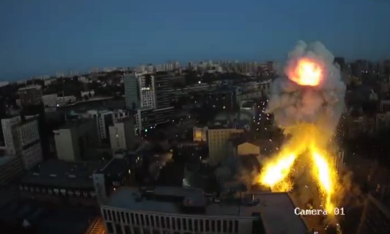 ההרס בקייב: 45 נפגעים לאחר פגיעת טילים בבניין מגורים