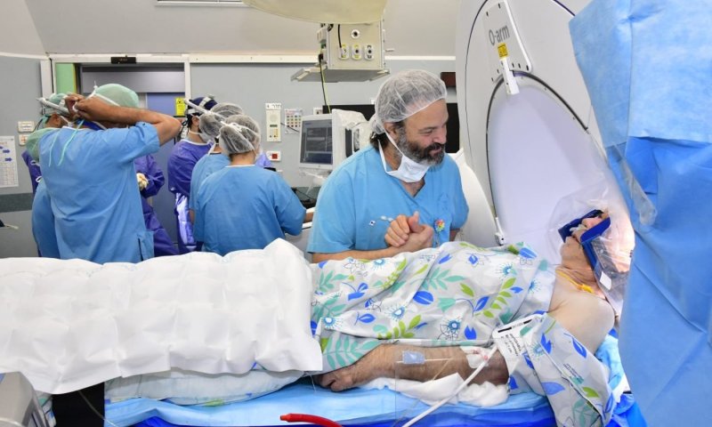 מקרה נדיר: מטופל עבר ניתוח מוח מורכב תחת היפנוזה